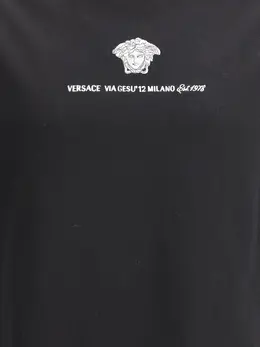 Versace: Чёрная футболка 