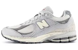 New Balance: Серые кроссовки  2002R