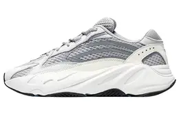 adidas: Белые кроссовки  Yeezy Boost 700 v2