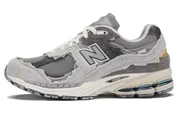 New Balance: Серые кроссовки  2002R