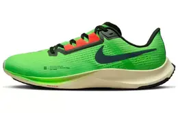 Nike: Зелёные кроссовки  Air Zoom