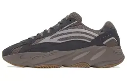 adidas: Серые кроссовки  Yeezy Boost 700 v2