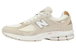 New Balance: Бежевые кроссовки  2002R