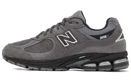 New Balance: Серые кроссовки  2002R