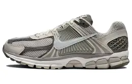 Nike: Бежевые кроссовки  Air Zoom
