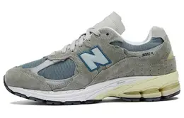 New Balance: Серые кроссовки  2002R
