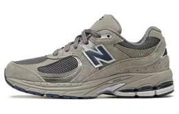 New Balance: Серые кроссовки  2002R