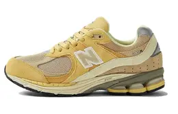 New Balance: Жёлтые кроссовки  2002R