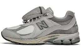 New Balance: Серые кроссовки  2002R