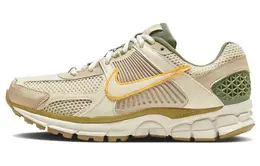 Nike: Бежевые кроссовки  Air Zoom