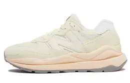 New Balance: Бежевые кроссовки  5740