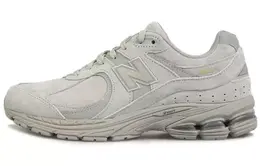 New Balance: Серые кроссовки  2002R