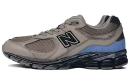 New Balance: Серые кроссовки  2002R