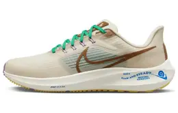 Nike: Бежевые кроссовки  Air Zoom