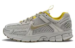 Nike: Серые кроссовки  Air Zoom