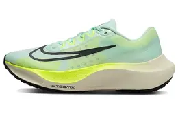 Nike: Зелёные кроссовки  Zoom Fly