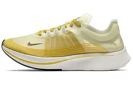 Nike: Жёлтые кроссовки  Zoom Fly SP