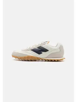 New Balance: Белые кроссовки 
