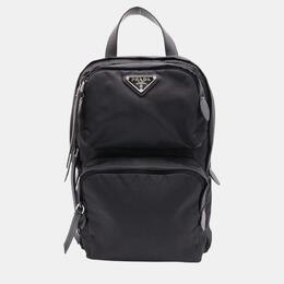 Prada: Чёрная сумка 