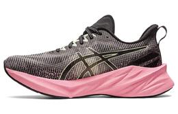 Asics: Кроссовки  Novablast