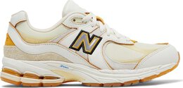 New Balance: Бежевые кроссовки  2002R