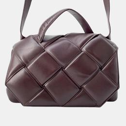 Bottega Veneta: Бордовая сумка 