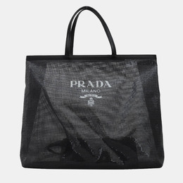 Prada: Чёрная сумка 