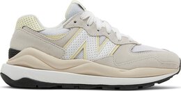 New Balance: Бежевые кроссовки  57/40