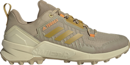 Adidas: Бежевые кроссовки  Terrex Swift