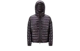 Moncler: Чёрная куртка 