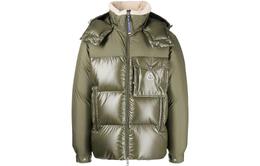 Moncler: Зелёный пуховик 