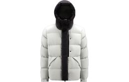 Moncler: Светлый пуховик 