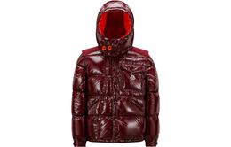 Moncler: Красный пуховик 