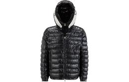 Moncler: Чёрный пуховик 