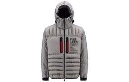 Moncler: Светлый пуховик 