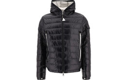 Moncler: Чёрный пуховик 