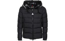 Moncler: Чёрный пуховик 