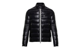 Moncler: Чёрный пуховик 