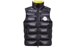 Moncler: Чёрный пуховик 