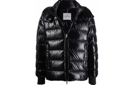 Moncler: Чёрный пуховик 