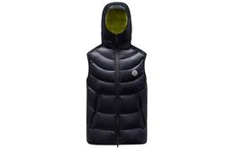 Moncler: Тёмный жилет 