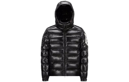 Moncler: Чёрный пуховик 