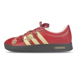 Adidas: Красные кроссовки 