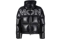 Moncler: Чёрный пуховик 