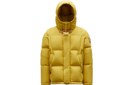 Moncler: Жёлтый пуховик 