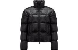 Moncler: Чёрная куртка 