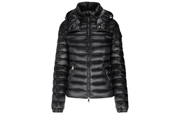 Moncler: Чёрный пуховик 