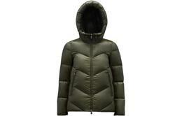 Moncler: Зелёный пуховик 