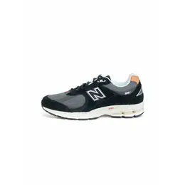 New Balance: Чёрные кроссовки  2002R