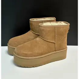 UGG: Бежевые угги  Classic Mini